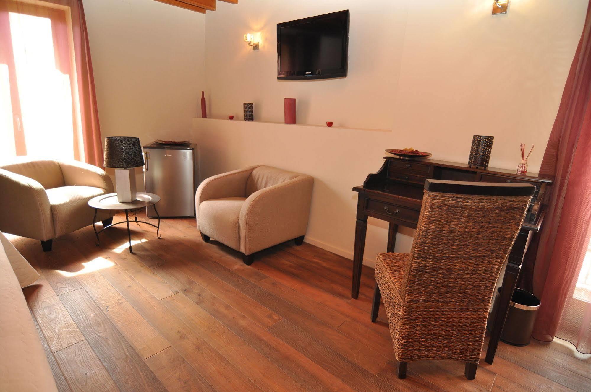 Hostal De Cabrit Sant Mateu Exteriör bild